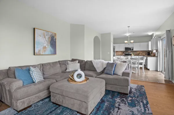 $599,900 | 1995 Colchester Avenue, Hoffman Estates, IL 60192