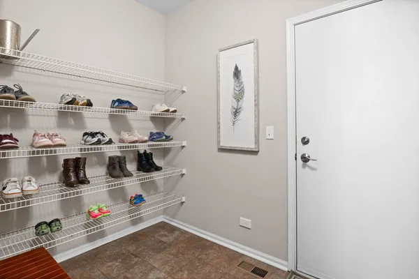 $599,900 | 1995 Colchester Avenue, Hoffman Estates, IL 60192