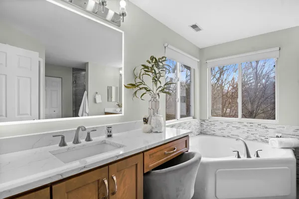 $599,900 | 1995 Colchester Avenue, Hoffman Estates, IL 60192