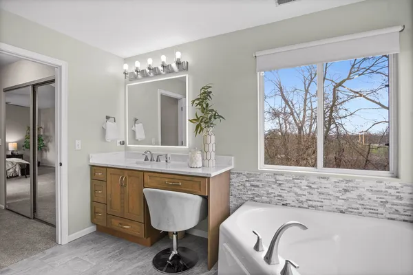 $599,900 | 1995 Colchester Avenue, Hoffman Estates, IL 60192