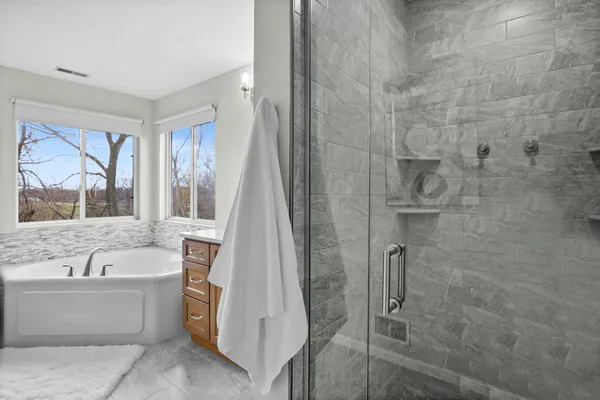 $599,900 | 1995 Colchester Avenue, Hoffman Estates, IL 60192