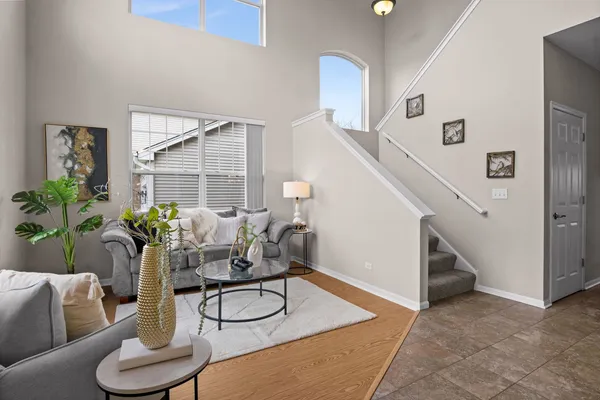 $599,900 | 1995 Colchester Avenue, Hoffman Estates, IL 60192