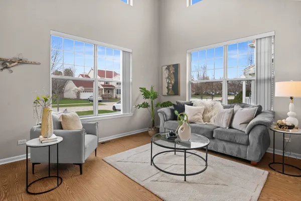 $599,900 | 1995 Colchester Avenue, Hoffman Estates, IL 60192