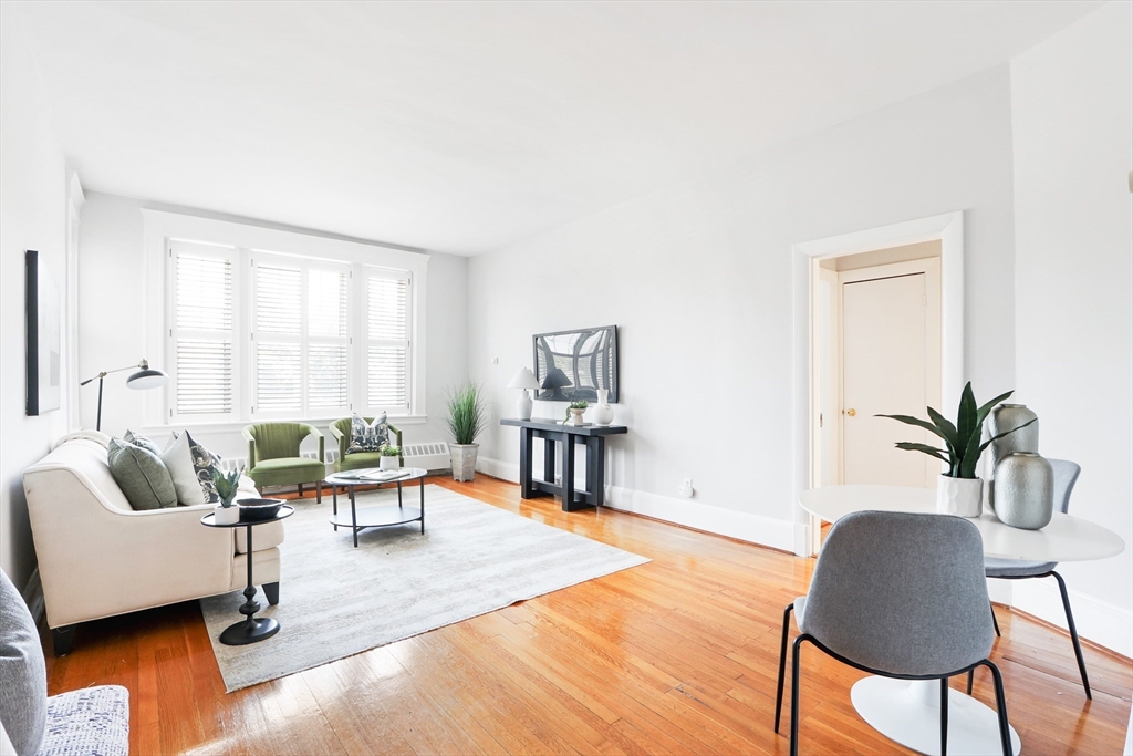 520 Beacon Street, Unit 2F Boston, MA 02215 - Photo 6 of 19 a living room with furniture and a wooden floor