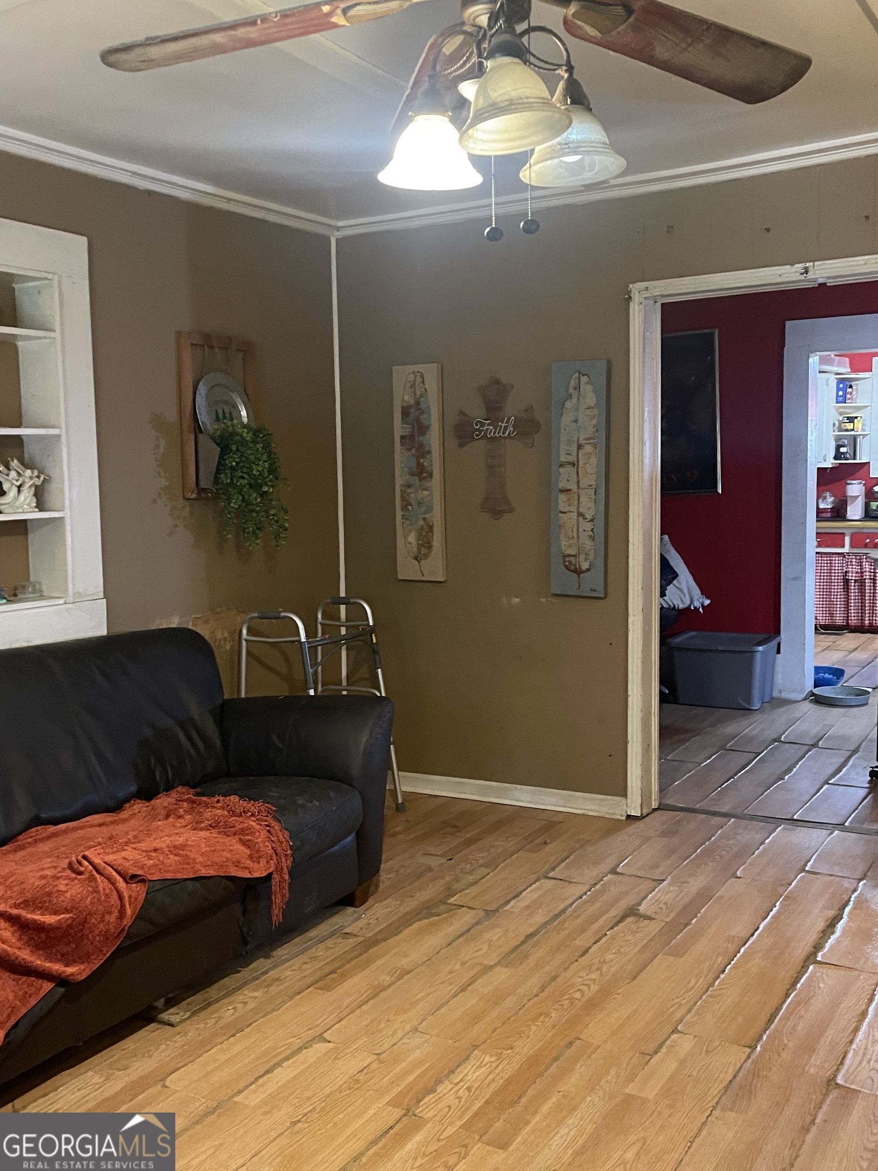 3600 Highway 19 Zebulon, GA 30295 - Photo 5 of 10 a living room with furniture and a lamp