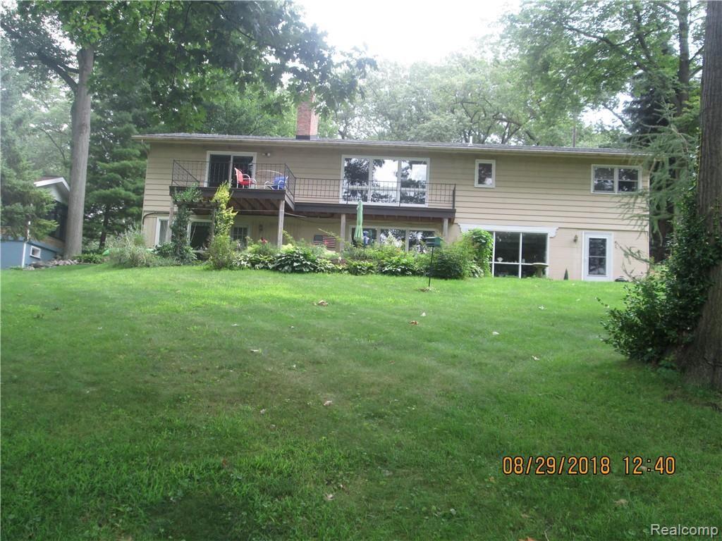 3245 Riverside Drive Port Huron, MI 48060 - Photo 2 of 32 IMG_4686.JPG