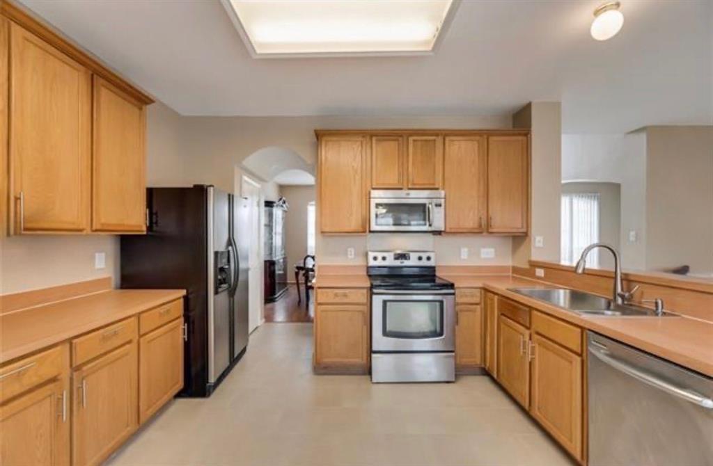 1119 Gaines Mills Road Grand Prairie, TX 75052 - Photo 5 of 17