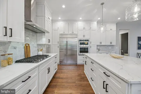 $2,400,000 | 2336 North Oak Street, Falls Church, VA 22046