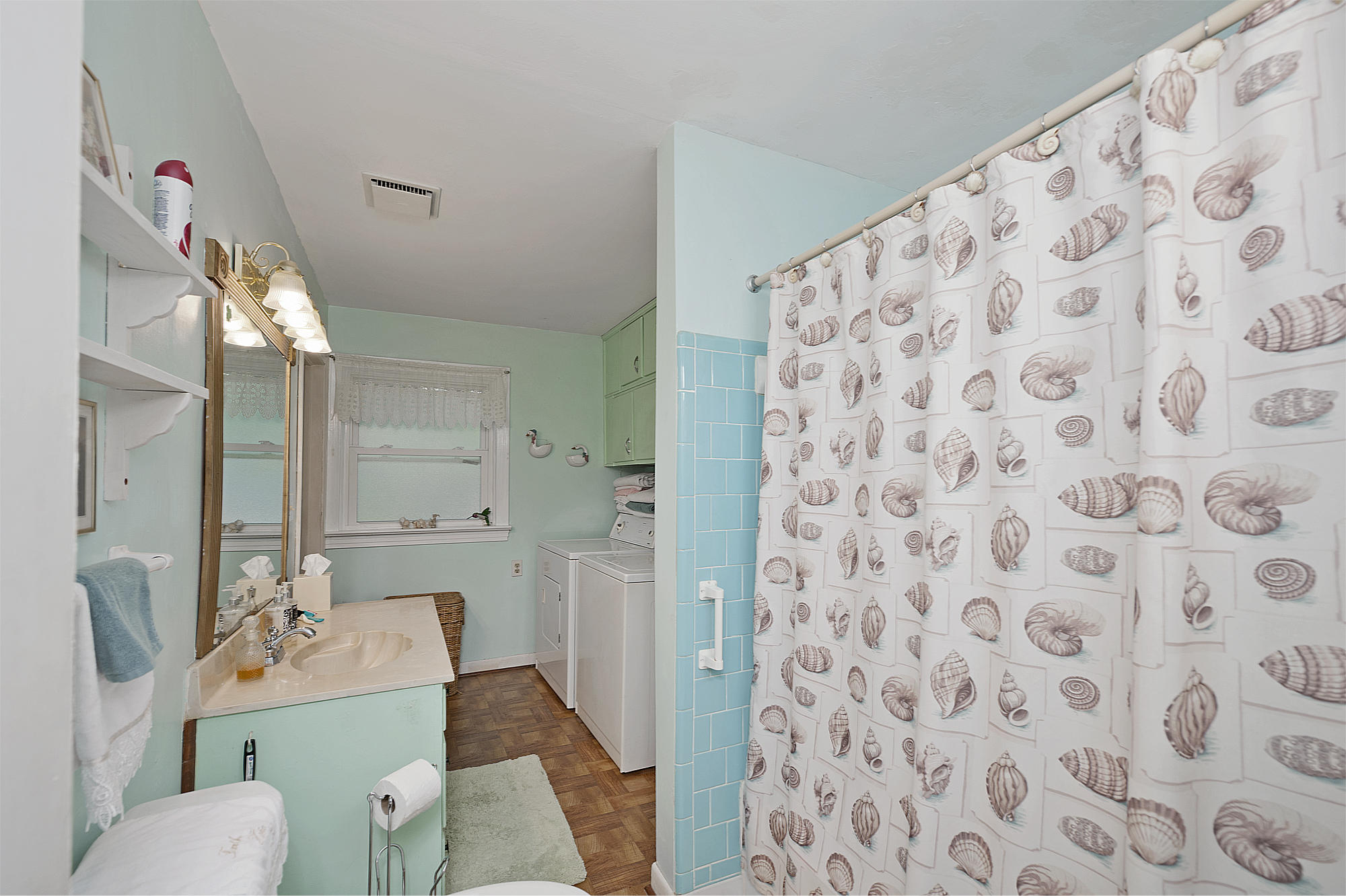 305 Okaloosa Road Northeast Fort Walton Beach, FL 32548 - Photo 13 of 26 a bathroom with a sink toilet and shower