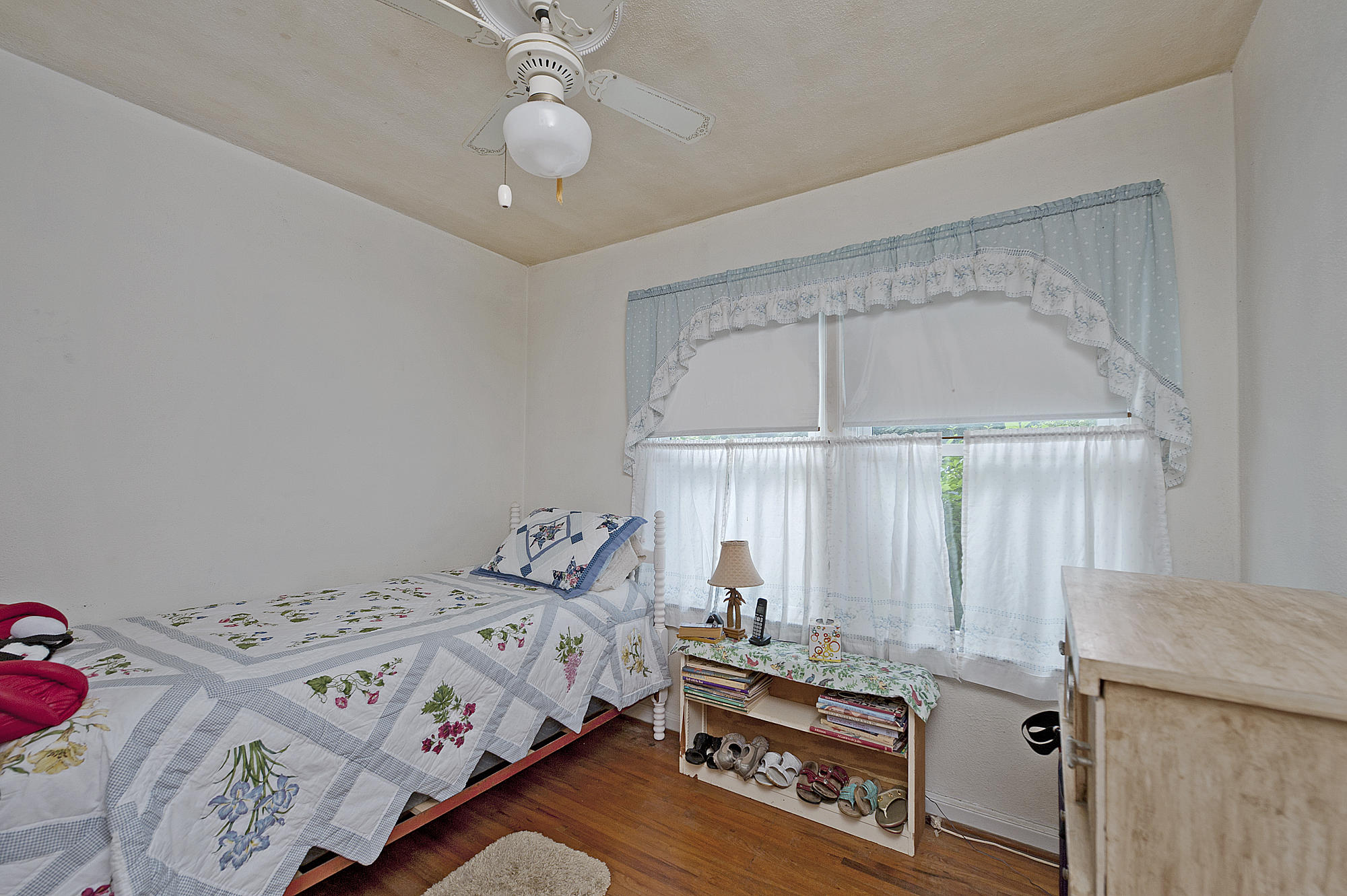 305 Okaloosa Road Northeast Fort Walton Beach, FL 32548 - Photo 14 of 26 a bedroom with a bed and a window