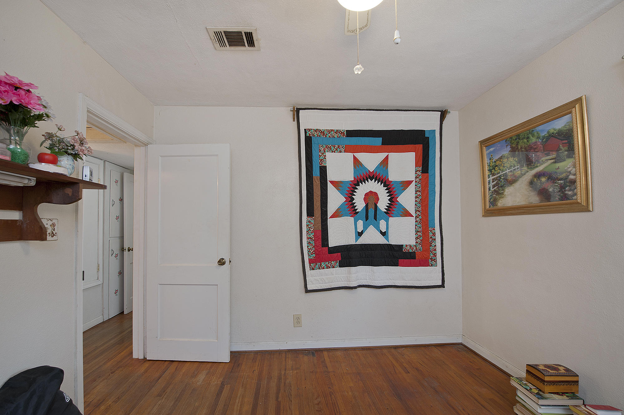 305 Okaloosa Road Northeast Fort Walton Beach, FL 32548 - Photo 15 of 26 a room with painting on the wall and a potted plant