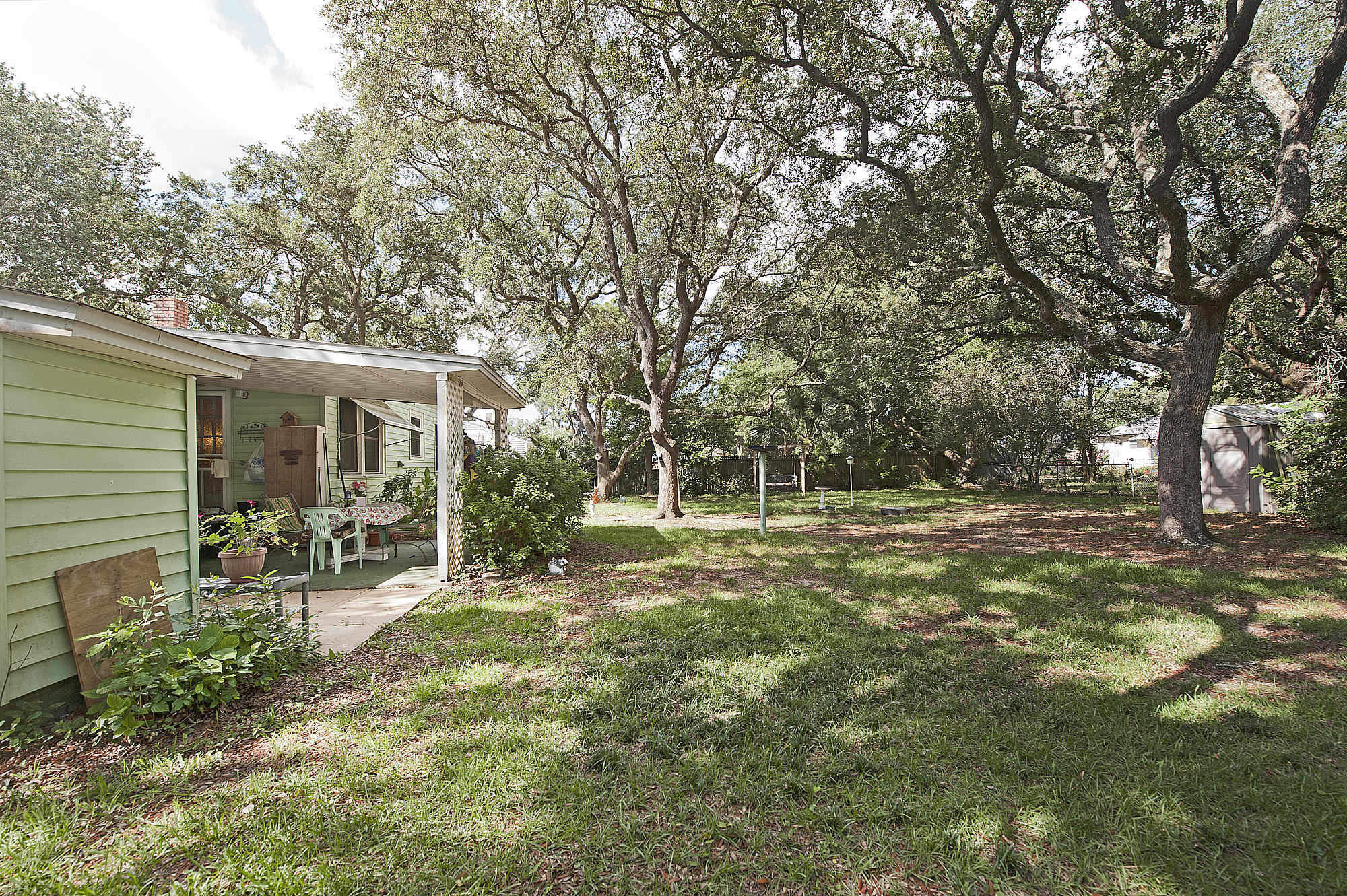 305 Okaloosa Road Northeast Fort Walton Beach, FL 32548 - Photo 20 of 26 a view of a house with backyard and sitting area