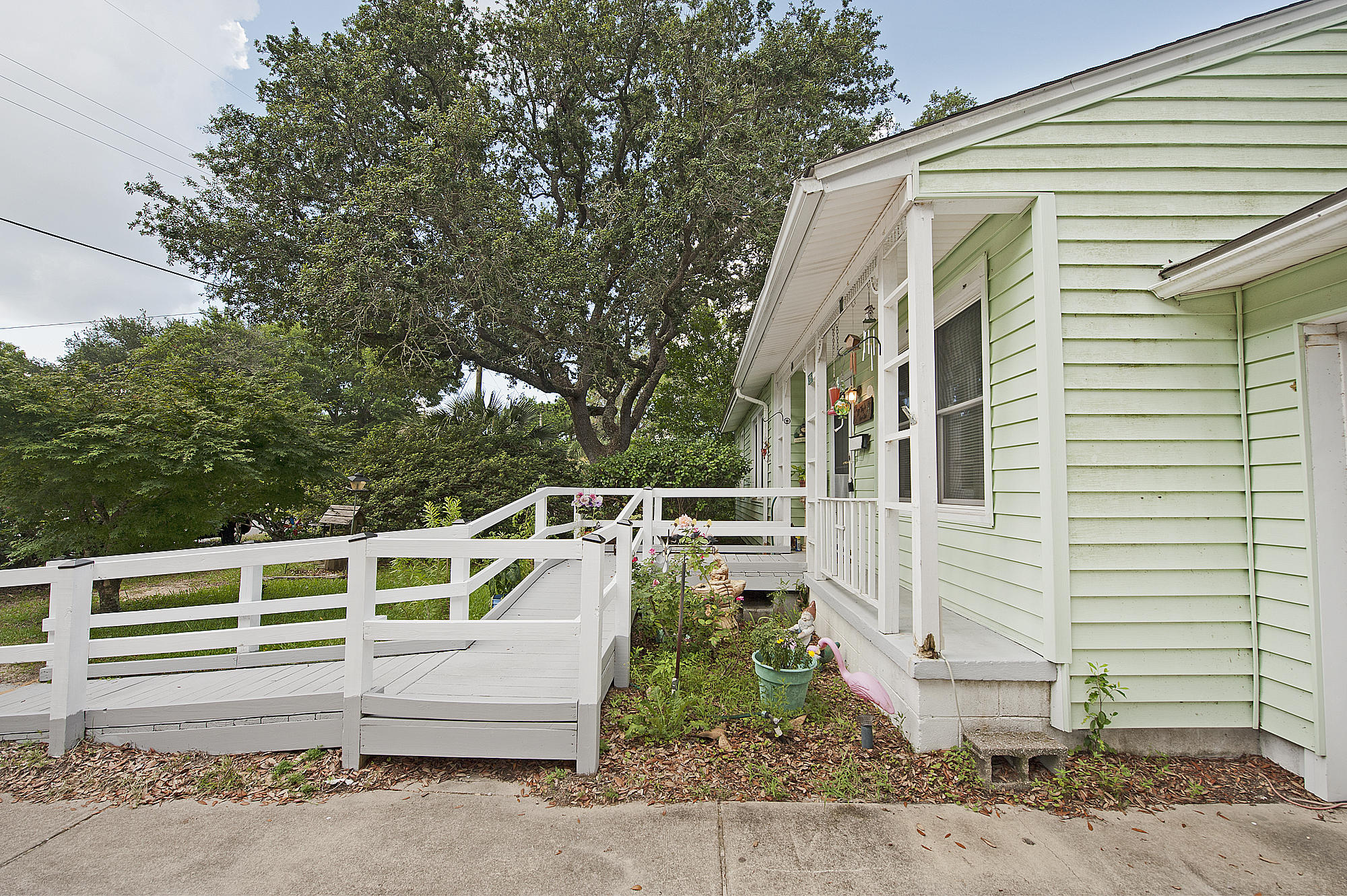 305 Okaloosa Road Northeast Fort Walton Beach, FL 32548 - Photo 25 of 26 a view of a house with a yard