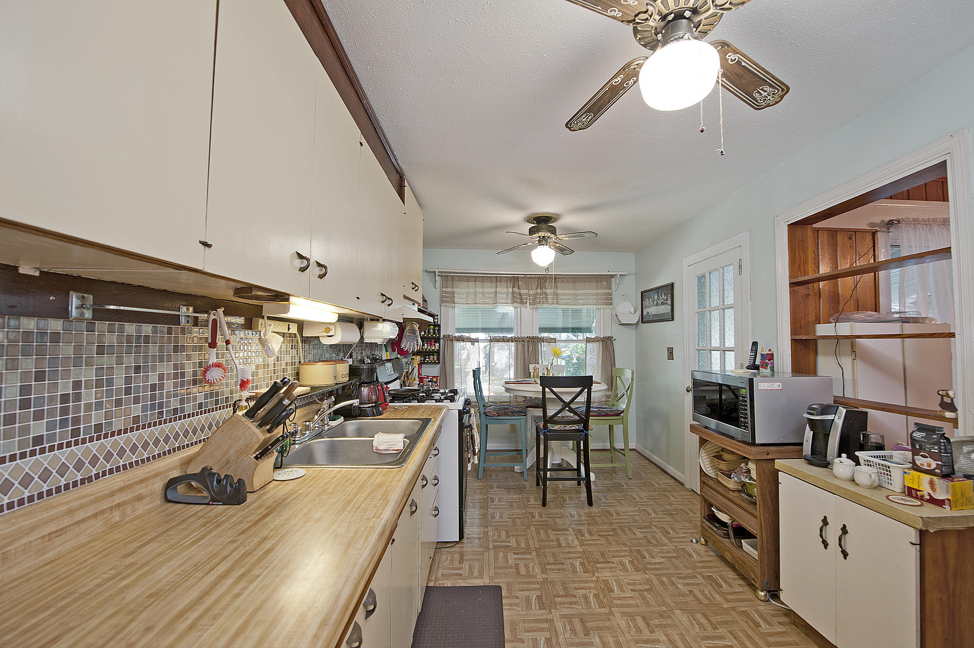 305 Okaloosa Road Northeast Fort Walton Beach, FL 32548 - Photo 8 of 26 a view of a room with gym equipment