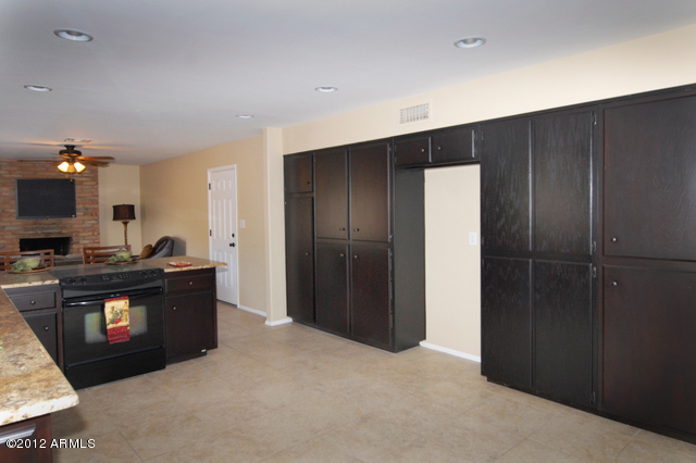 2432 East Lamar Road Phoenix, AZ 85016 - Photo 11 of 16 1