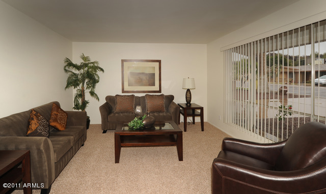 2432 East Lamar Road Phoenix, AZ 85016 - Photo 2 of 16 living 2