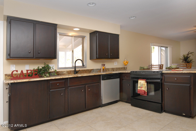 2432 East Lamar Road Phoenix, AZ 85016 - Photo 3 of 16 1
