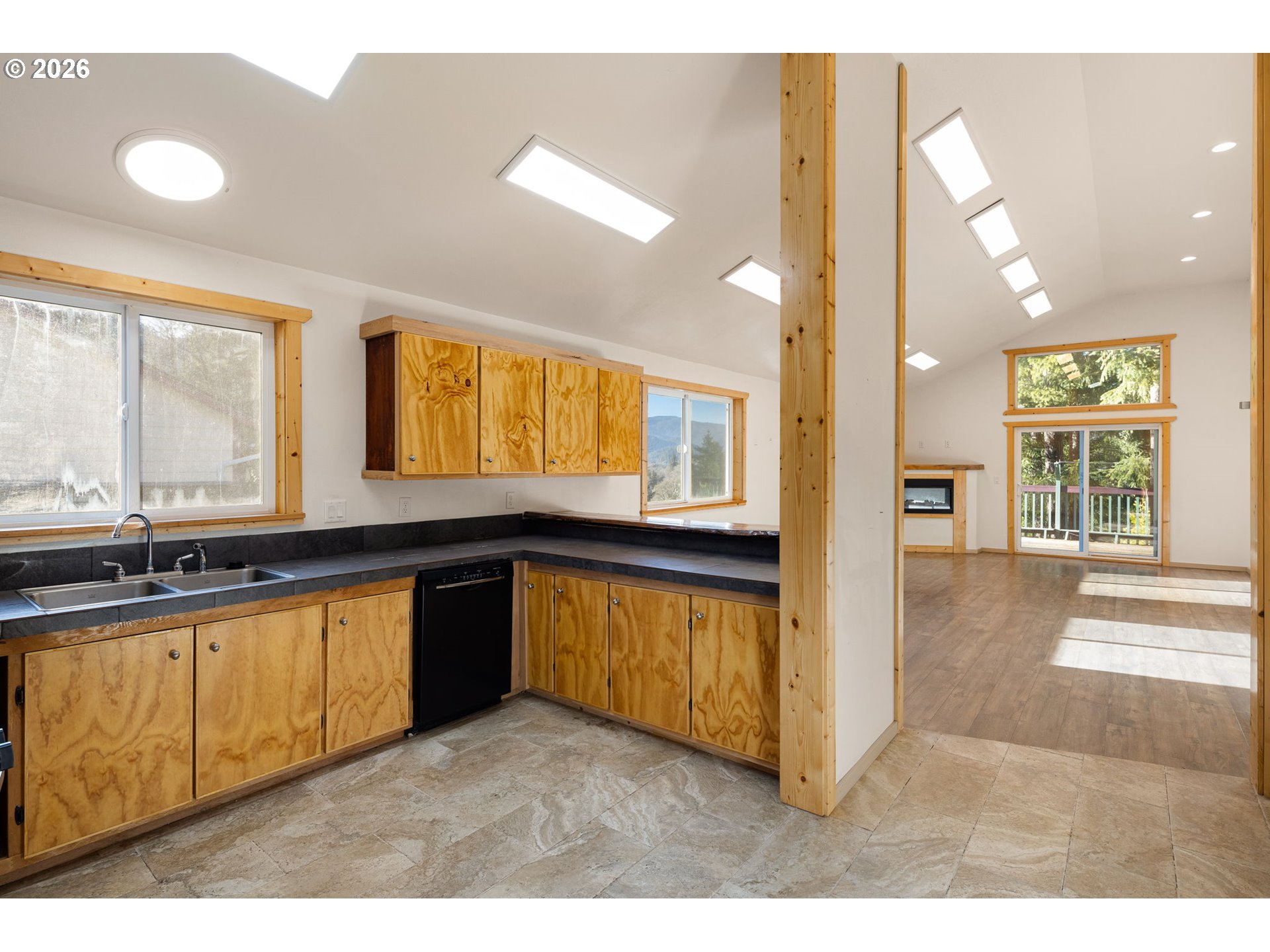 76154 Coho Lane Oakridge, OR 97463 - Photo 14 of 48