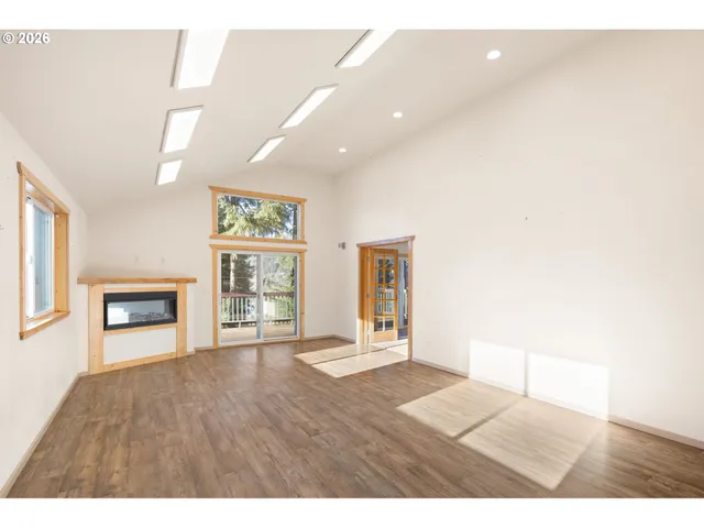 $400,000 | 76154 Coho Lane, Oakridge, OR 97463