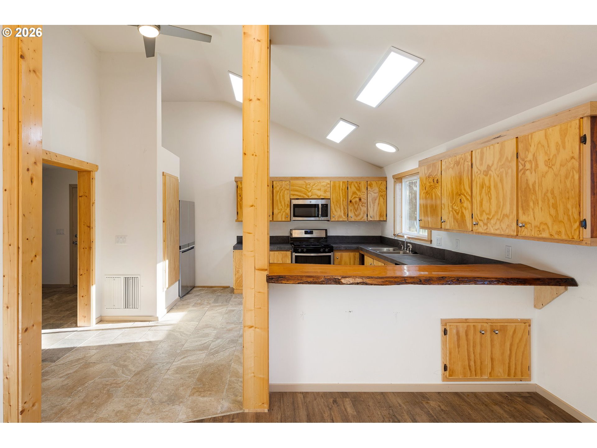 76154 Coho Lane Oakridge, OR 97463 - Photo 20 of 48