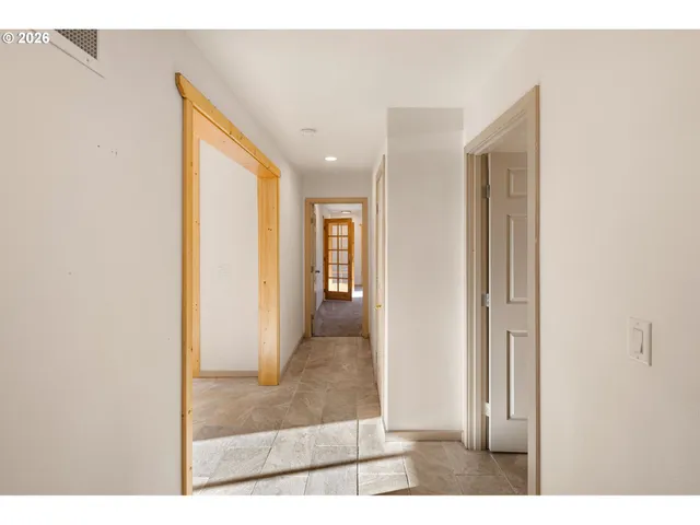 $400,000 | 76154 Coho Lane, Oakridge, OR 97463