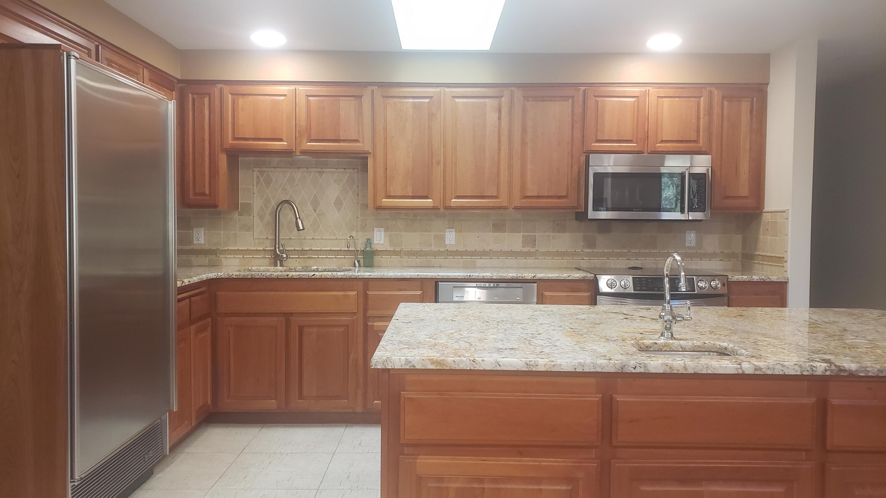 60305 Woodside Road Bend, OR 97702 - Photo 6 of 35 Huge kitchen