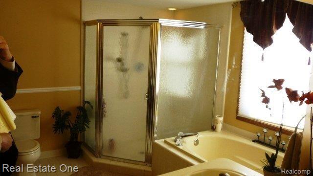 24367 Roma Rdg Drive Novi, MI 48374 - Photo 11 of 11 Jetted Tub + Separate Shower