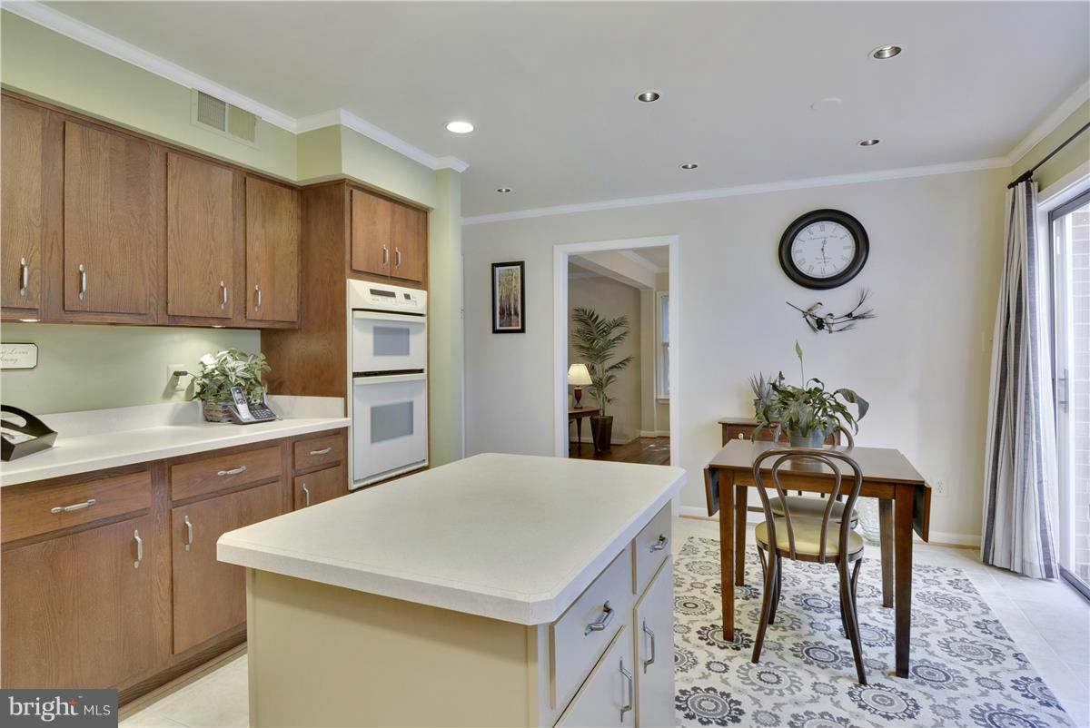 11094 Glade Court Reston, VA 20191 - Photo 8 of 30 Kitchen