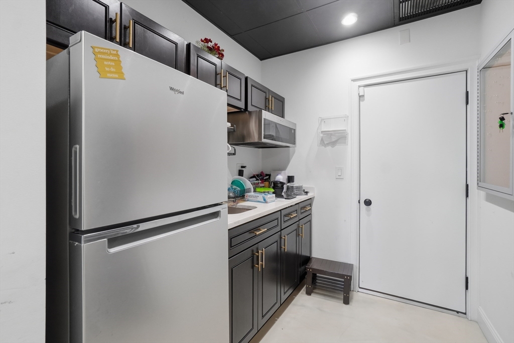284 Broadway Fall River, MA 02721 - Photo 10 of 42
