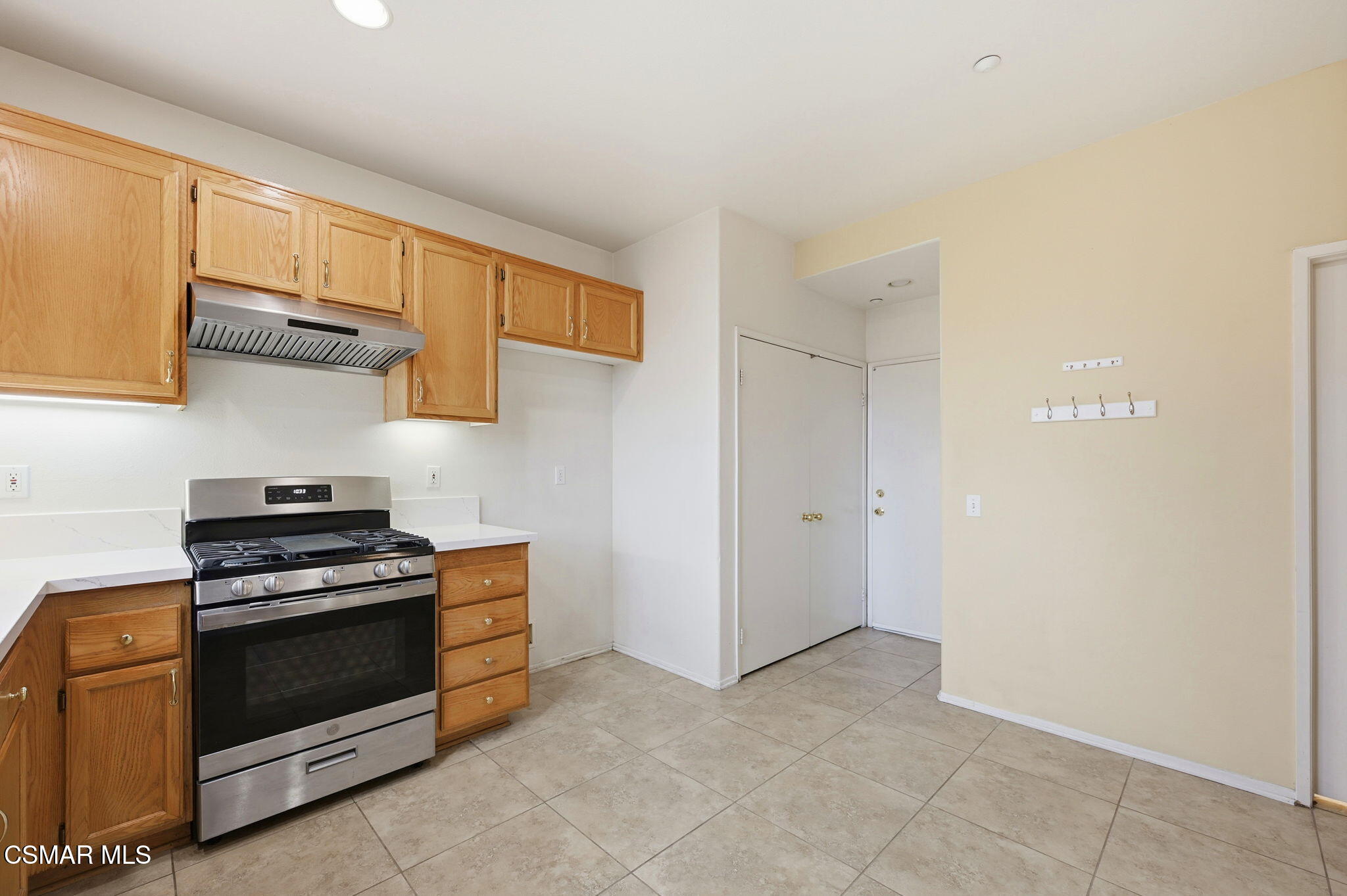 477 Scatterwood Lane Simi Valley, CA 93065 - Photo 12 of 40 12-web-or-mls-477-scatterwood-ln