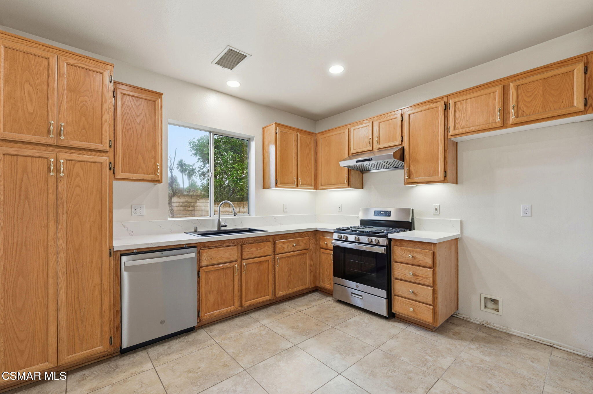 477 Scatterwood Lane Simi Valley, CA 93065 - Photo 14 of 40 14-web-or-mls-477-scatterwood-ln