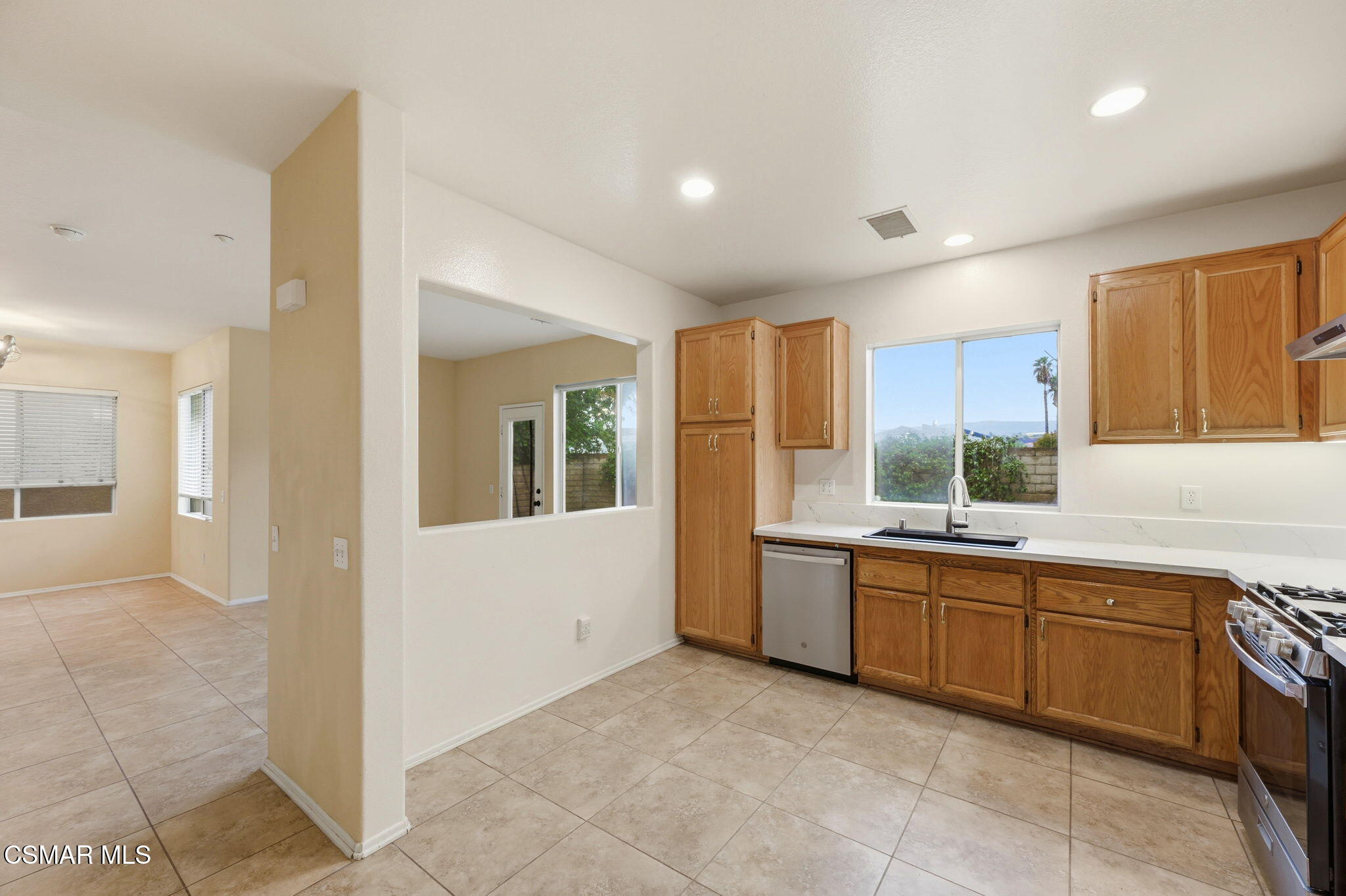 477 Scatterwood Lane Simi Valley, CA 93065 - Photo 16 of 40 16-web-or-mls-477-scatterwood-ln