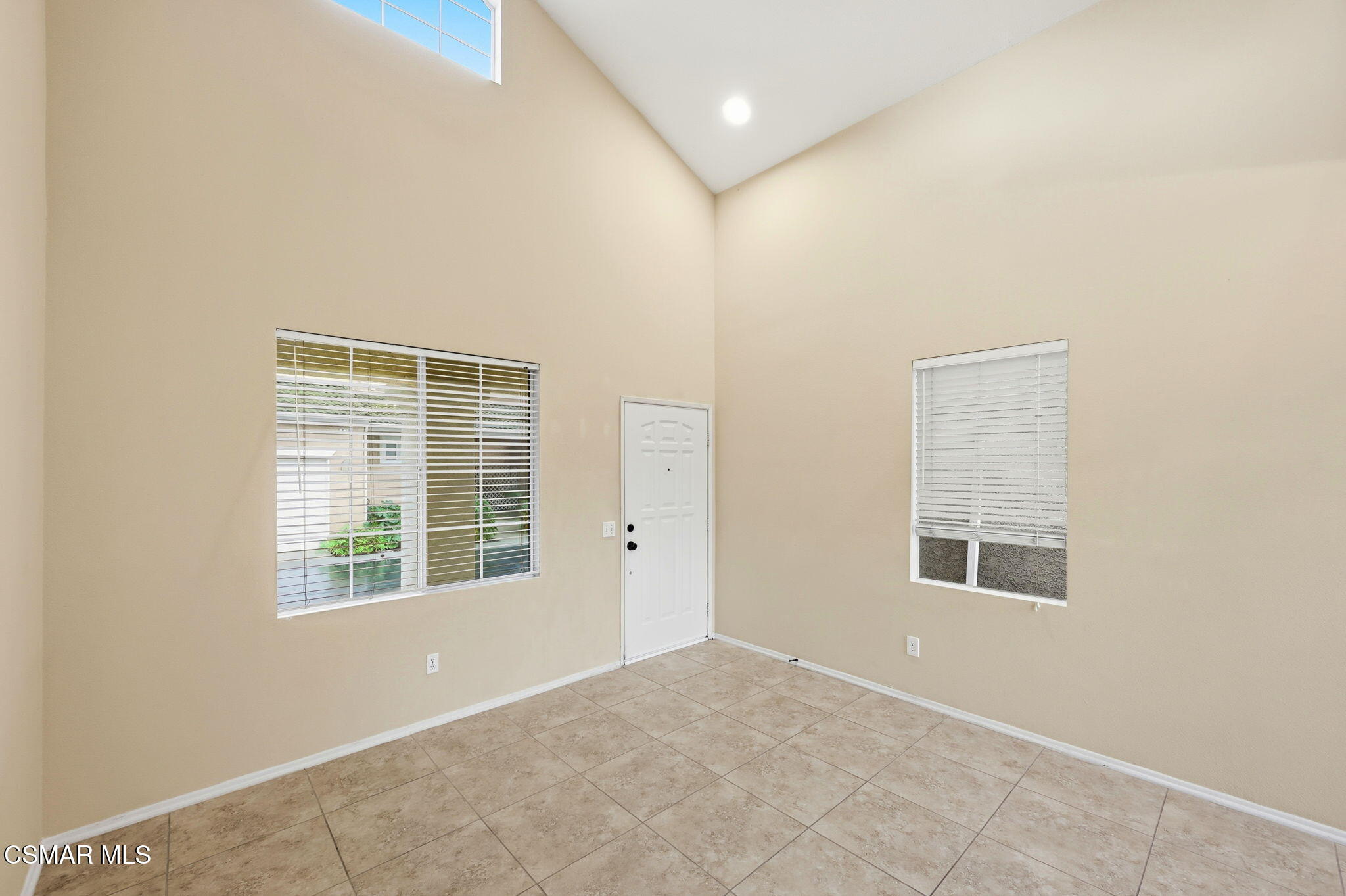 477 Scatterwood Lane Simi Valley, CA 93065 - Photo 6 of 40 6-web-or-mls-477-scatterwood-ln