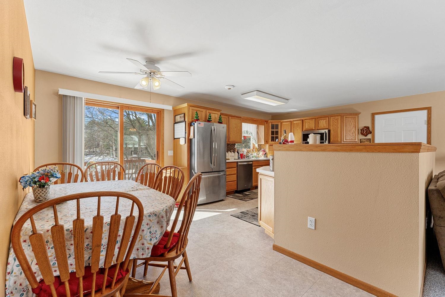 141 Thomas Reedsburg, WI 53959 - Photo 13 of 38