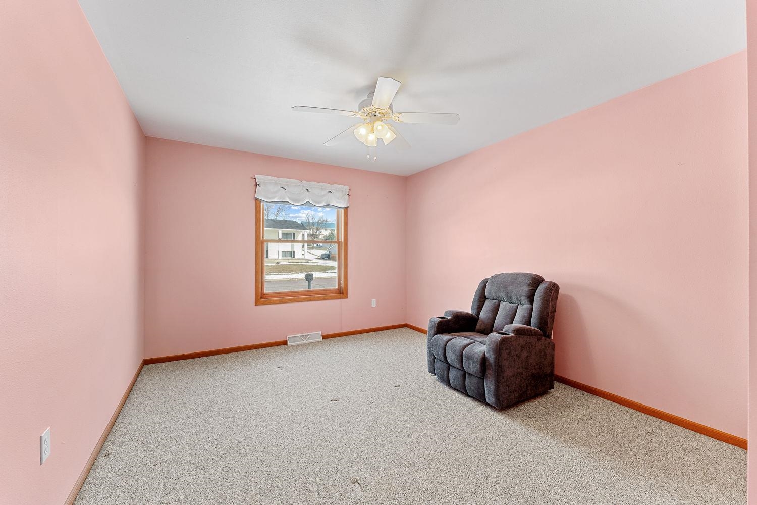141 Thomas Reedsburg, WI 53959 - Photo 17 of 38