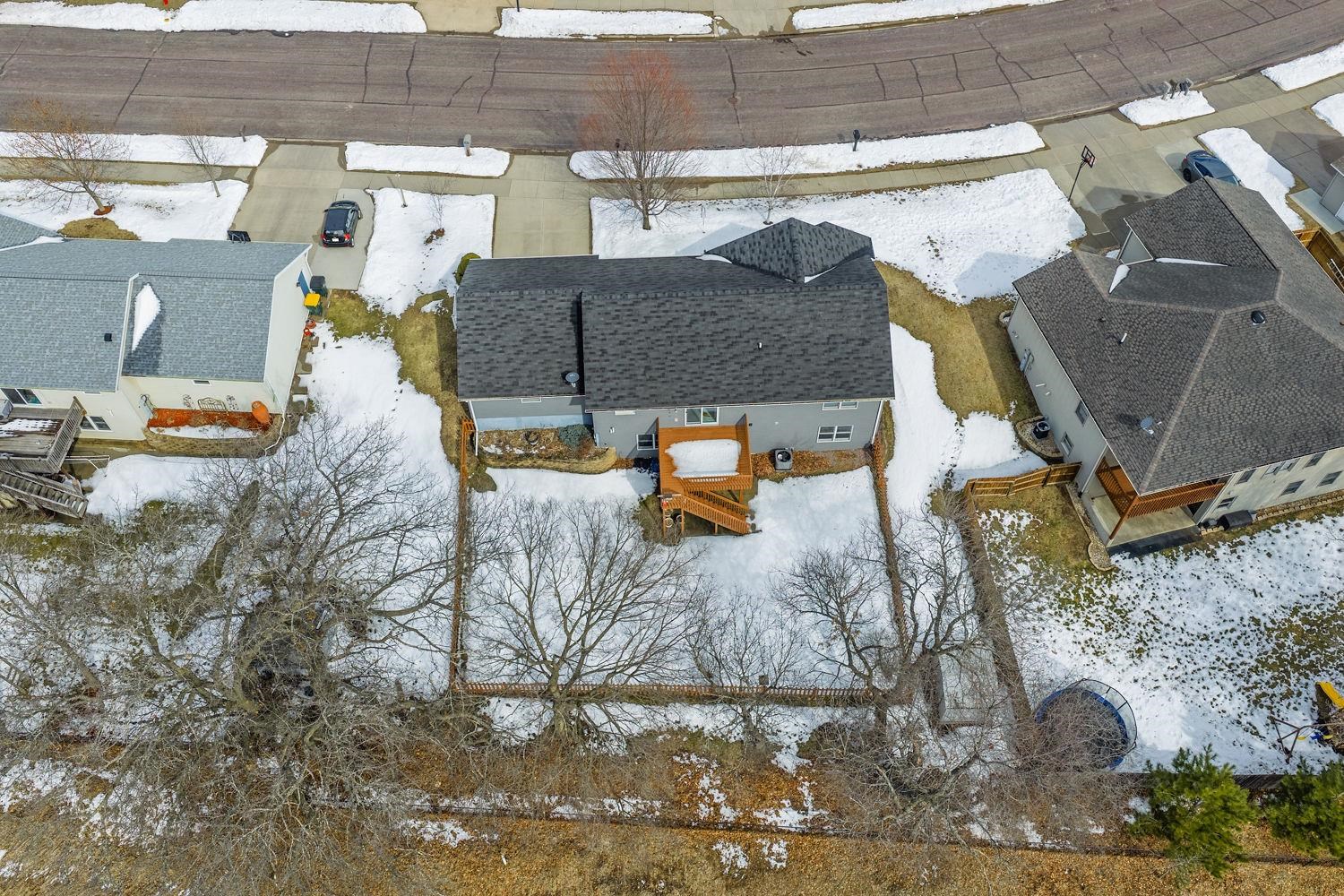 141 Thomas Reedsburg, WI 53959 - Photo 4 of 38