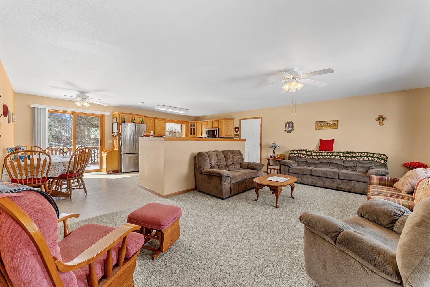 141 Thomas Reedsburg, WI 53959 - Photo 5 of 38