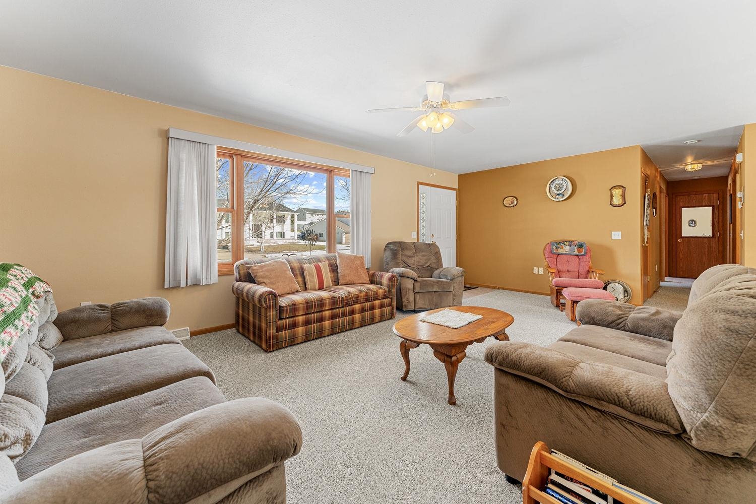 141 Thomas Reedsburg, WI 53959 - Photo 7 of 38