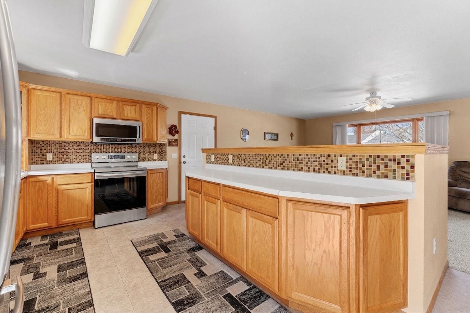 141 Thomas Reedsburg, WI 53959 - Photo 9 of 38