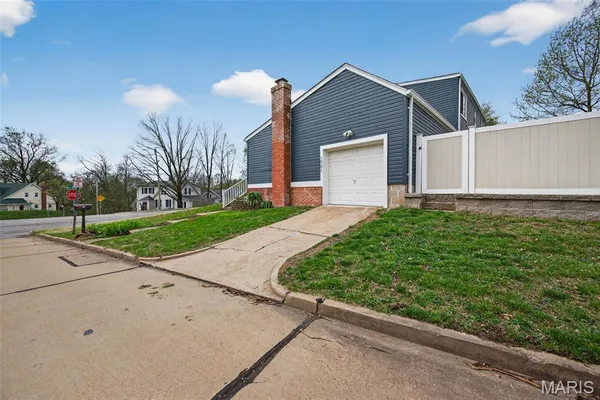 $435,000 | 1001 Barberry Lane, Kirkwood, MO 63122