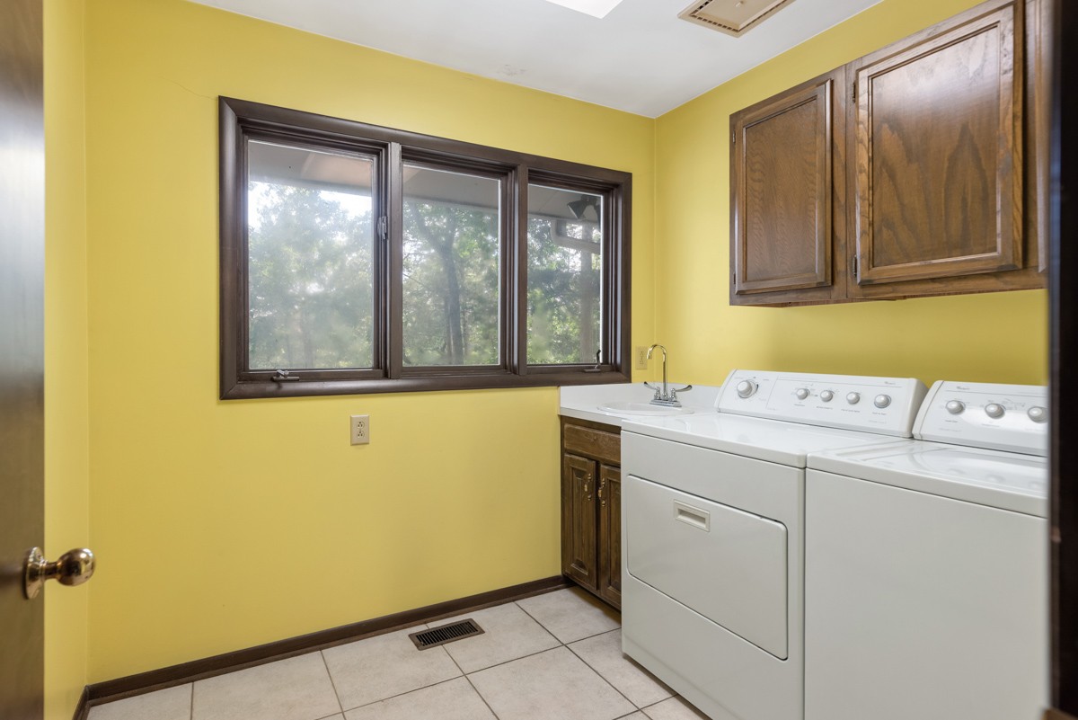 1012 Berwick Trail Madison, TN 37115 - Photo 21 of 35 a utility room with dryer and washer