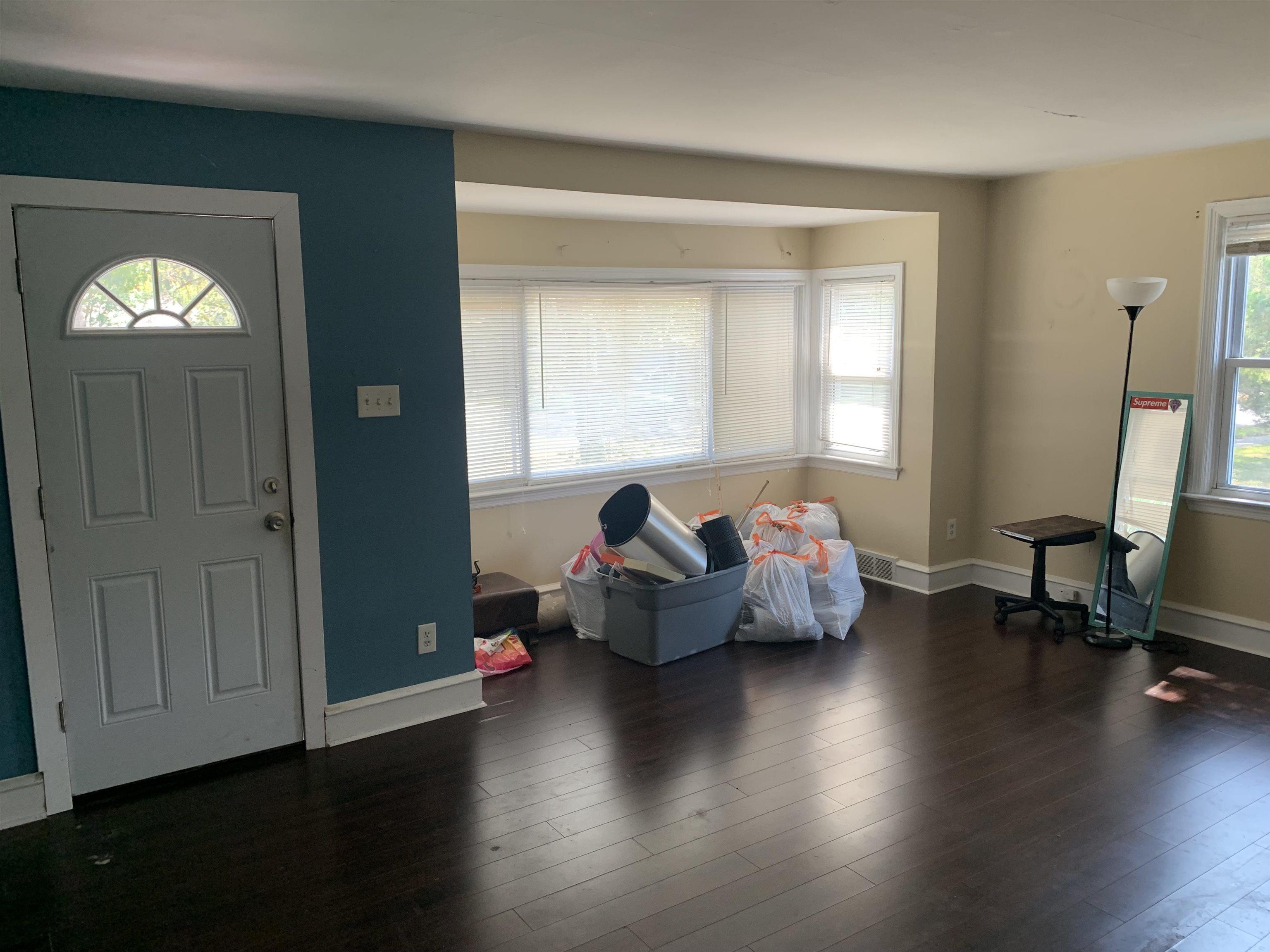 249 New Road Absecon, NJ 08201 - Photo 5 of 18 Living Room