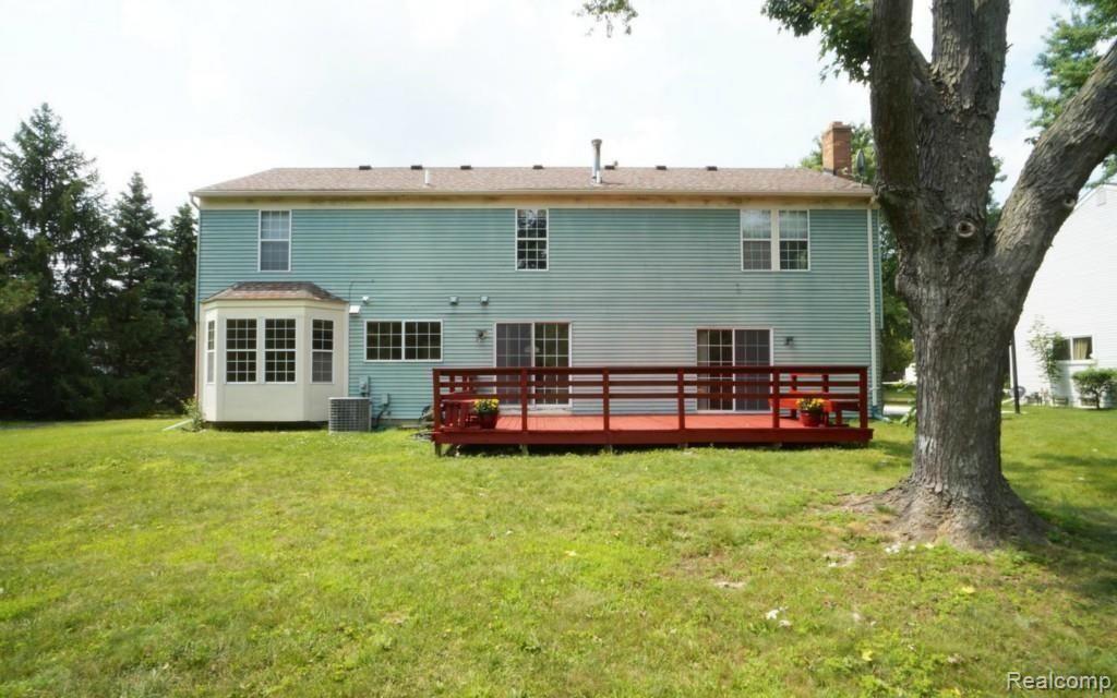 36213 Fredericksburg Road Farmington Hills, MI 48331 - Photo 6 of 29