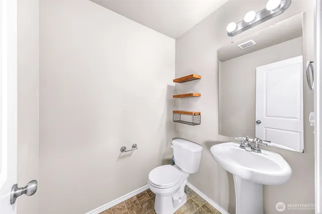 a view of a big room with closet and windows