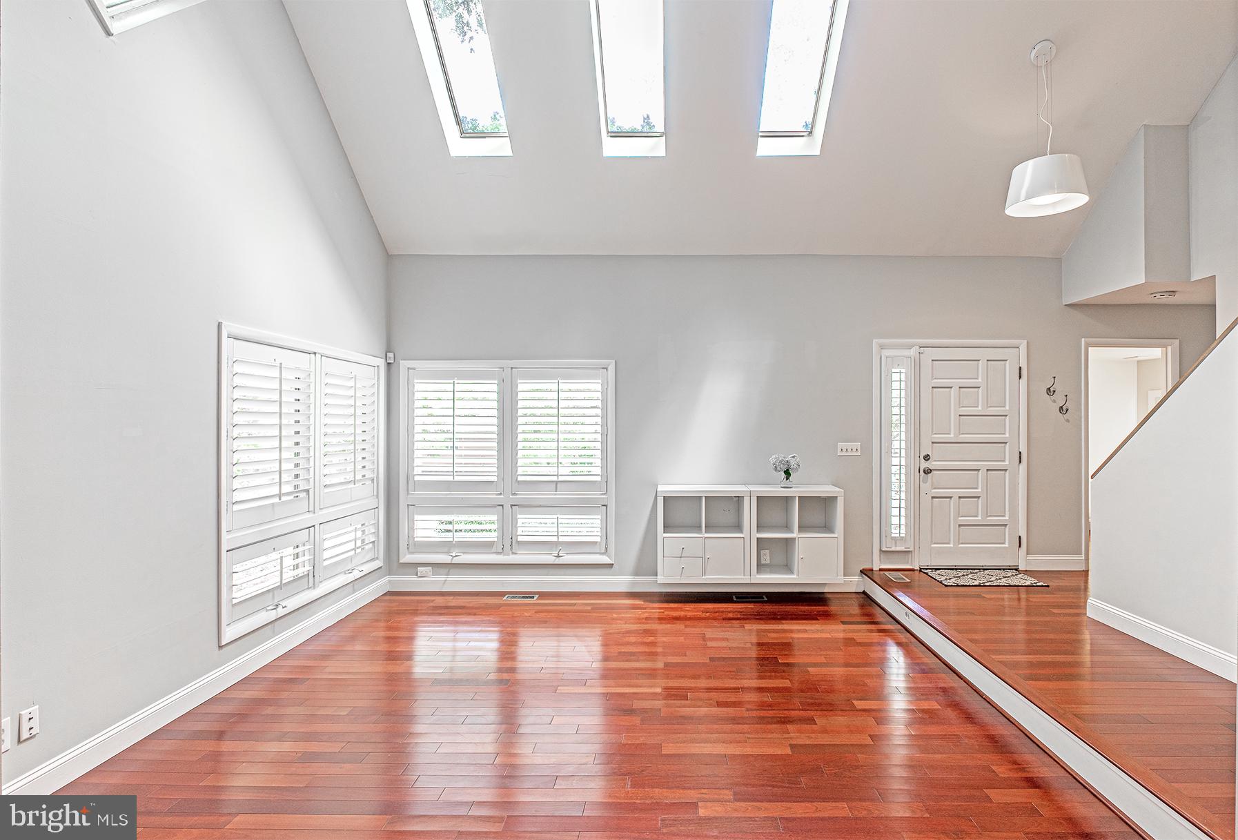 11127 Timberhead Lane Reston, VA 20191 - Photo 7 of 49