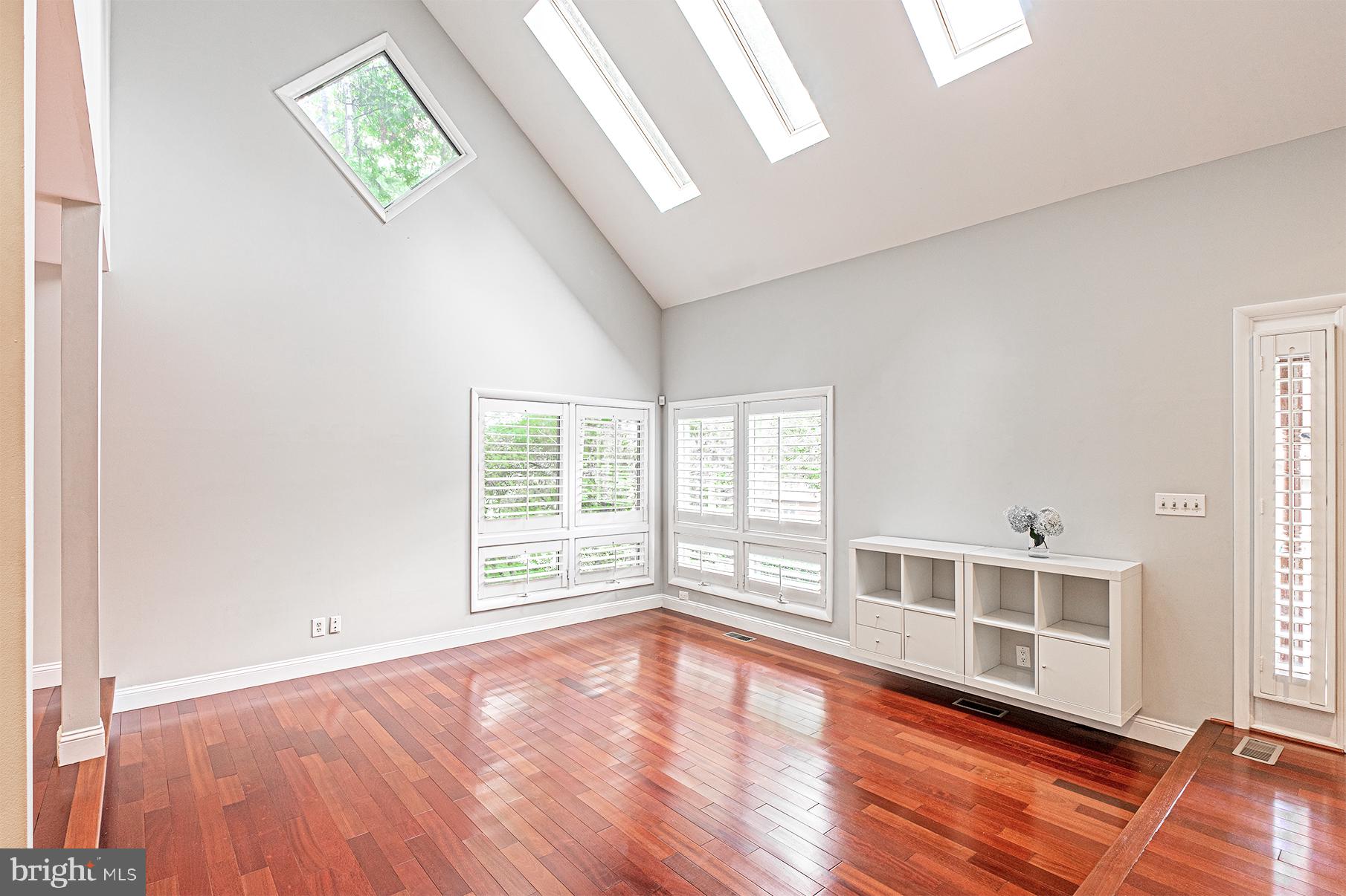 11127 Timberhead Lane Reston, VA 20191 - Photo 8 of 49