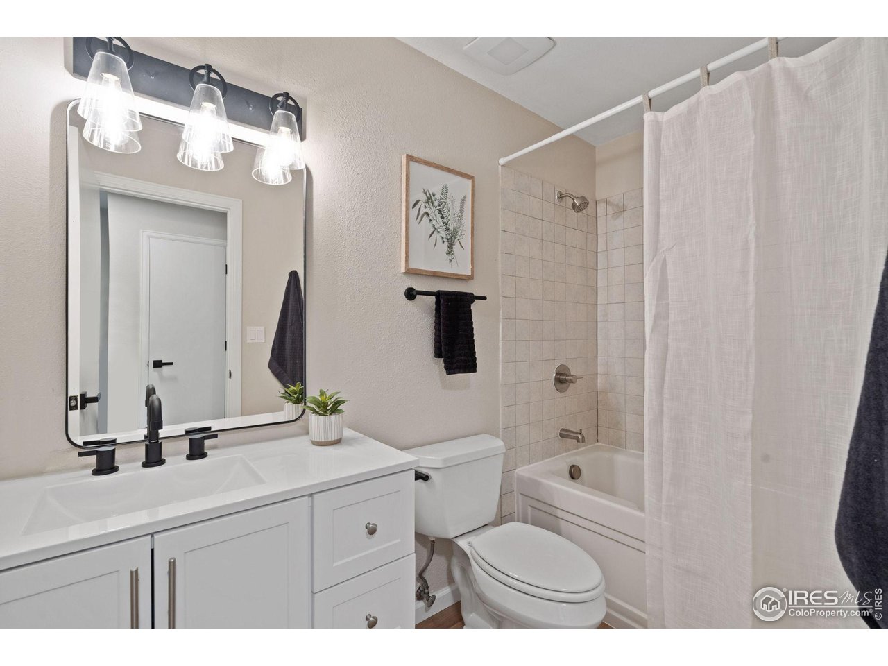 430 Del Clair Road Fort Collins, CO 80525 - Photo 9 of 20 Share full bathroom