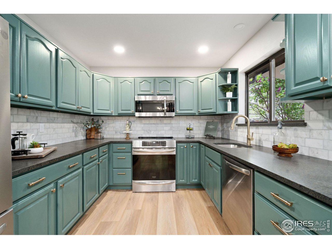 430 Del Clair Road Fort Collins, CO 80525 - Photo 3 of 20 Kitchen
