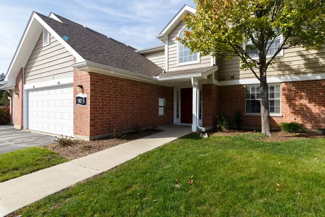 $2,449 | 30 Wildflower Lane, Unit 3928, Schaumburg, IL 60173