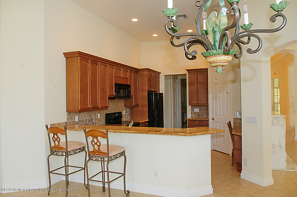 1211 Pine Point Road Riviera Beach, FL 33404 - Photo 14 of 15 Breakfast bar